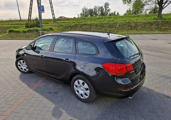 Opel Astra cena 27000 przebieg: 211025, rok produkcji 2012 z Pyskowice małe 466